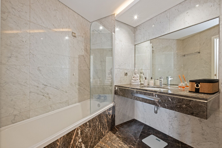 Bathroom 5, F rum Glam 5B by Homie, Funchal