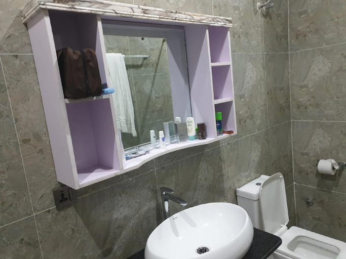 Bathroom 4, Deja Vu Hotel and Suites, Akure North