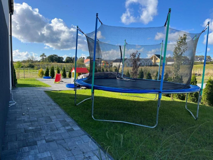 Garden 3, Family-friendly Holiday Home in Mielenko, Koszalin