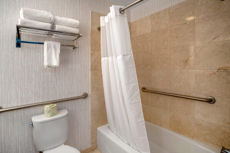 Bathroom 4, The Inn at Leonardtown, an Ascend Collection Hotel, Saint Mary's