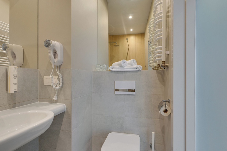 Bathroom 4, Hotel Zatoka, Gdańsk City