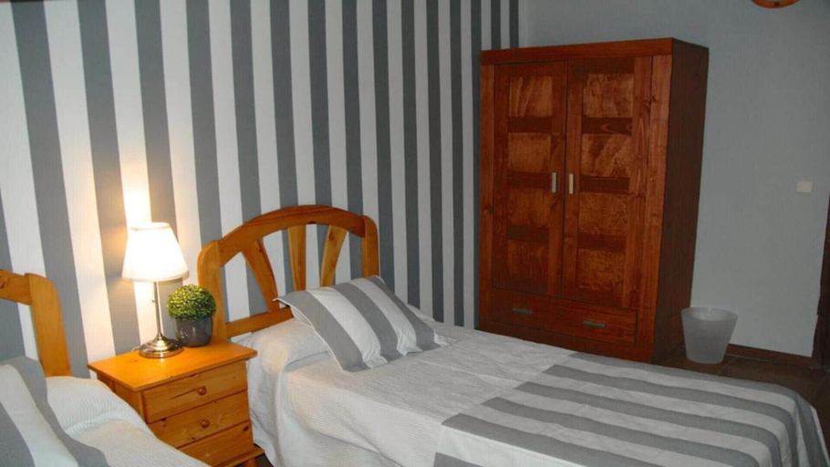 Bedroom 2, Hostal Cervantes, Madrid