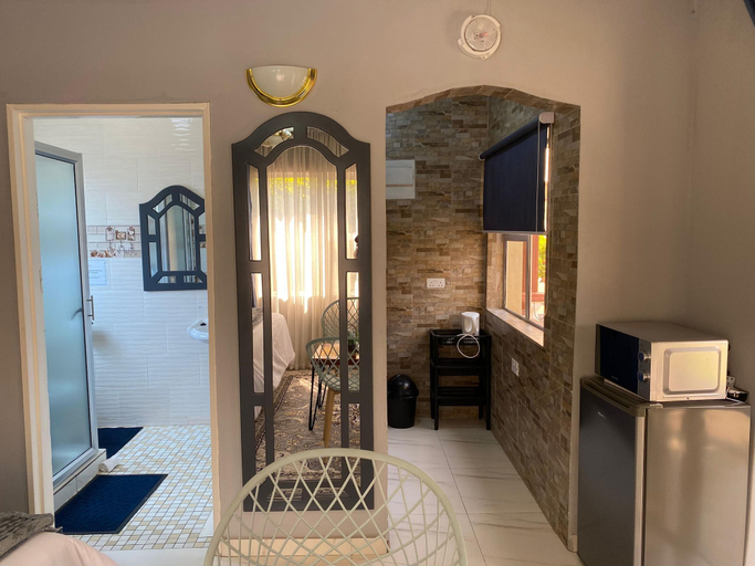 Room 4, Modern studio apartment in a central New Chadcombe - 2318, Harare