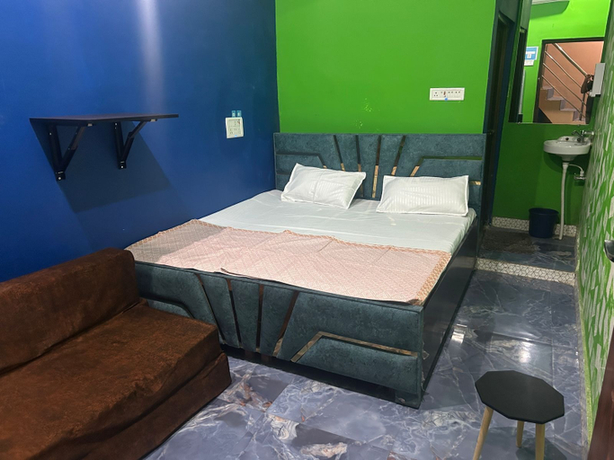 Room 5, Shree Sundar Guest House, Faizabad