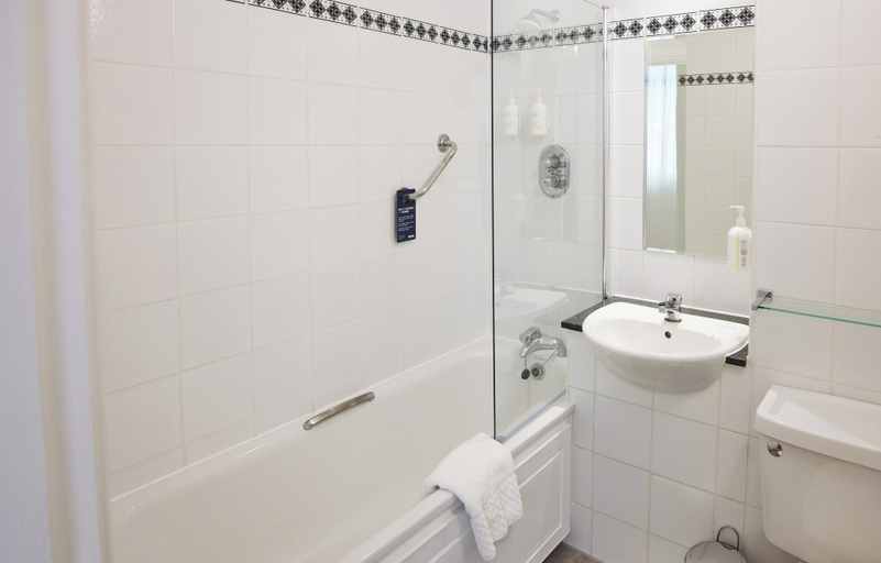 Bathroom 4, Thistle London Heathrow Terminal 5, London