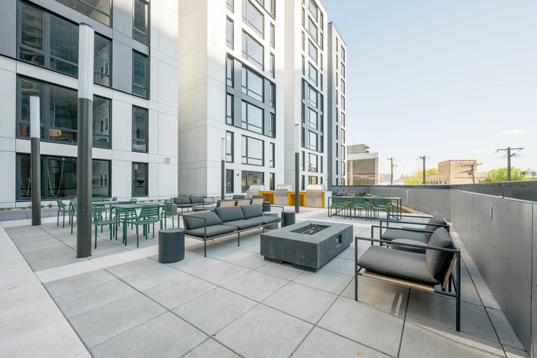 Room 3, Family-friendly 4BR in Lincoln Park Safe Area, Cook
