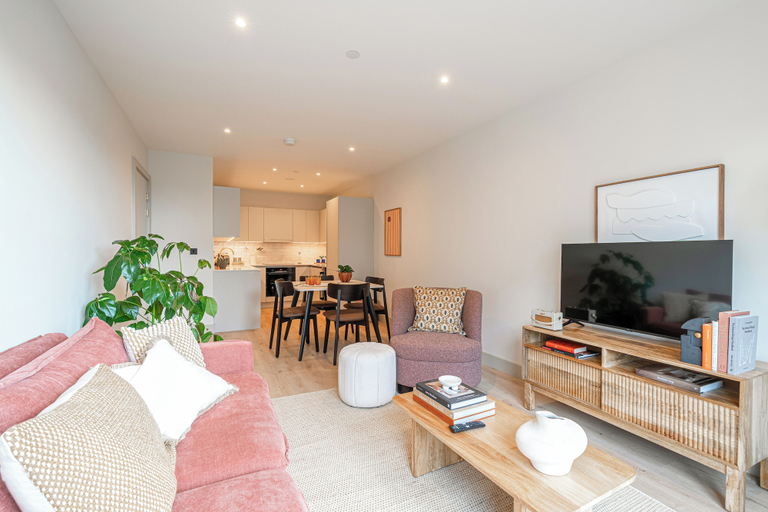 Room 3, Stylish One-bedroom Haven, London