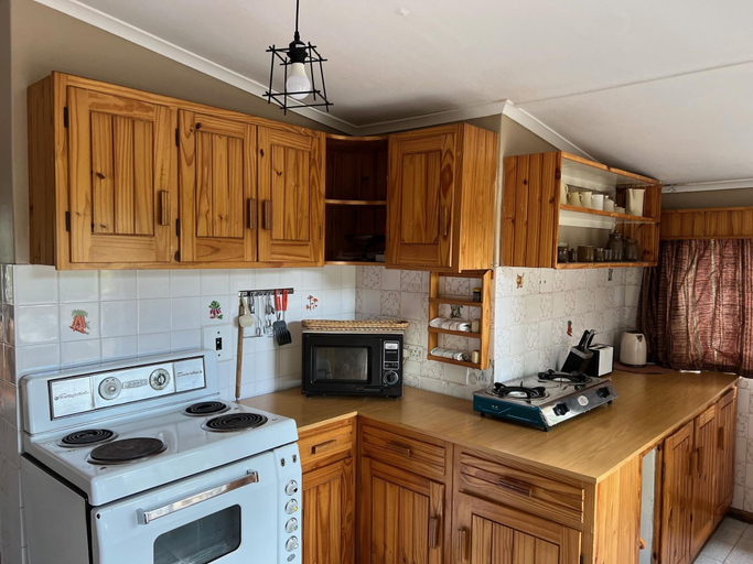 Room 5, Three Bedroomed House in Juliasdale - 2192, Nyanga