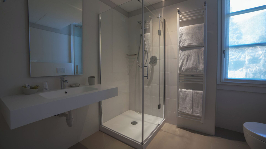 Bathroom 5, Park Hotel Italia, Verbano-Cusio-Ossola