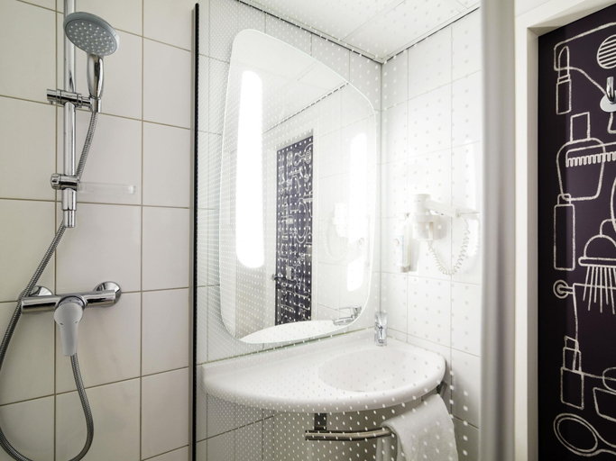 Bathroom 4, ibis Schiphol Amsterdam Airport, Haarlemmermeer