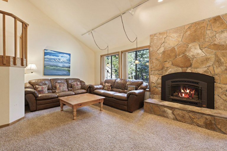 Primary image, Blue Goose 16 4 Bedroom Home, Deschutes