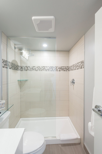 Bathroom 5, Prestige Treasure Cove Resort, Fraser-Fort George