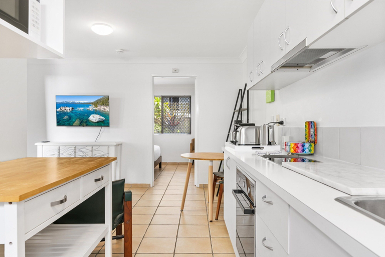 Private kitchen 4, Spacious 1-bed Unit With Outdoor Patio Dining, Wooloowin