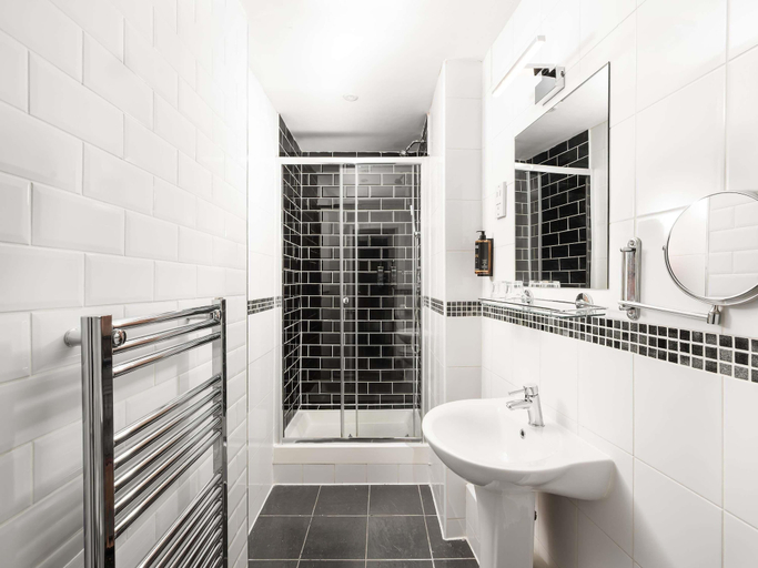 Bathroom 4, Mercure Doncaster Centre Danum Hotel, Doncaster