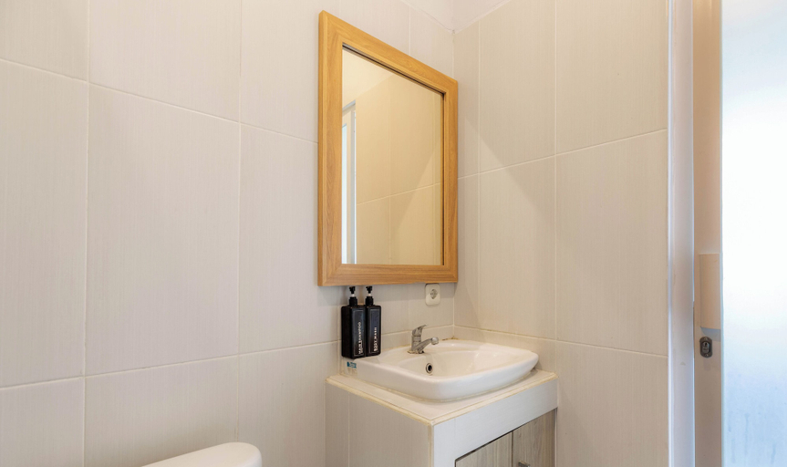 bathroom 6