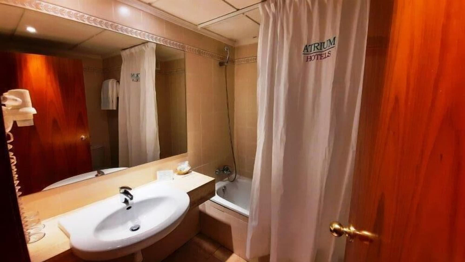 Bathroom 5, Hotel Sant Jordi, Tarragona
