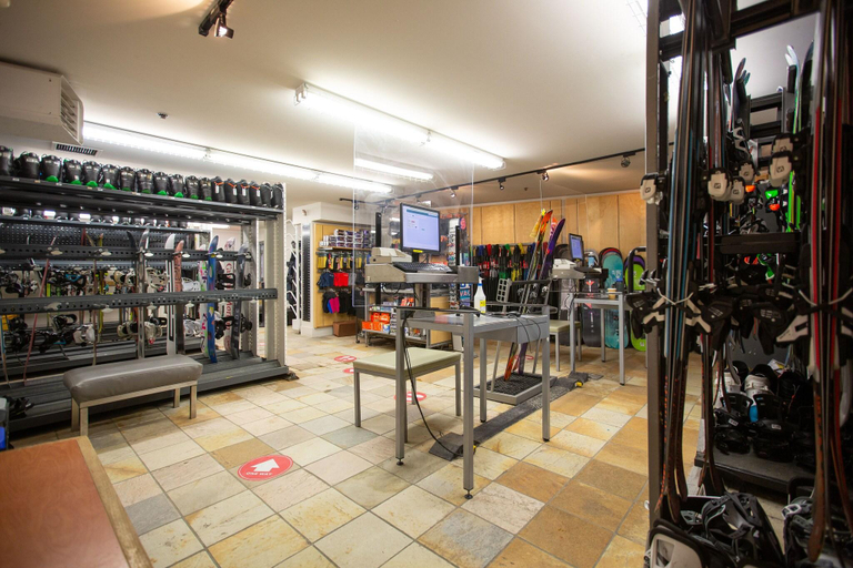Food & Drinks 5, The Blackcomb Springs Suites at Whistler, Squamish-Lillooet