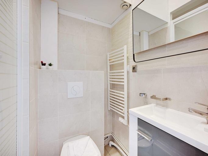 Bathroom, Charming apartment -1BR4P - Gare district, Paris