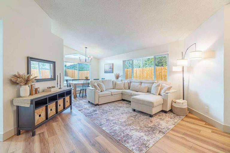 Room 4, Modern Western Retreat Pet Friendly 4 Bed 2 Bath, Washoe