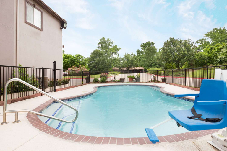 Sport & Beauty, Hotel Piney Woods, Walker