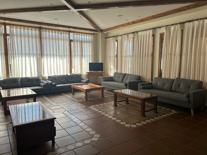 Public Area 3, Snö Edelweiss, Huesca