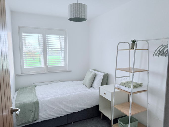 Room 2, Luxury House - Sleeps 6 - Near Nec, Parking, Solihull