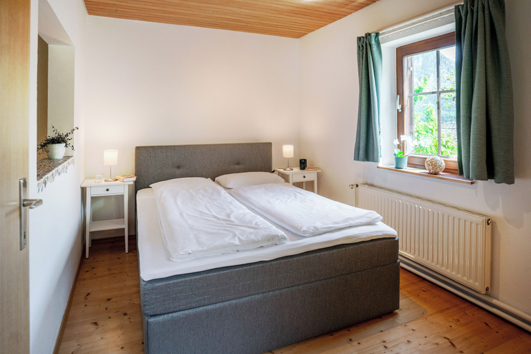 Bedroom 3, Lakeview Apartments, Gmunden