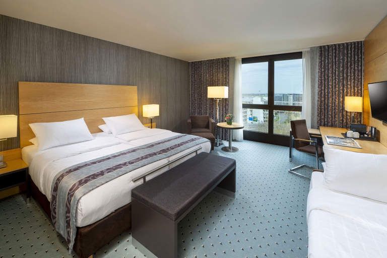 Bedroom 4, Maritim Hotel Düsseldorf, Düsseldorf