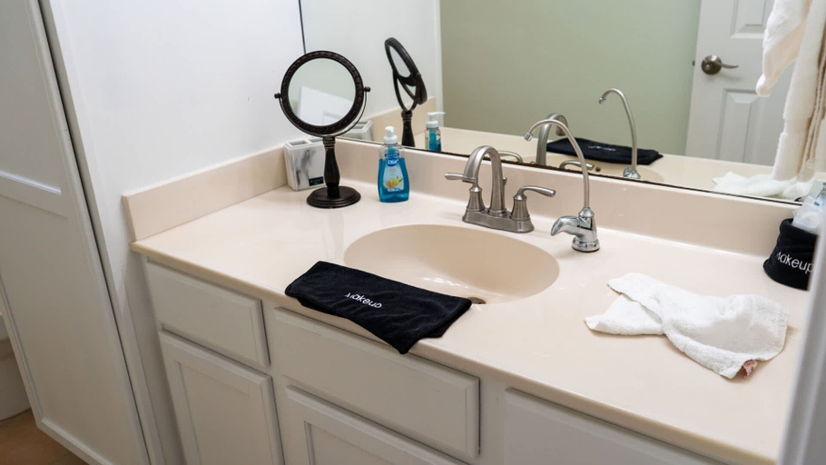 Bathroom 4, Upscale & Spacious Home - Renovated - Pool, Cameron
