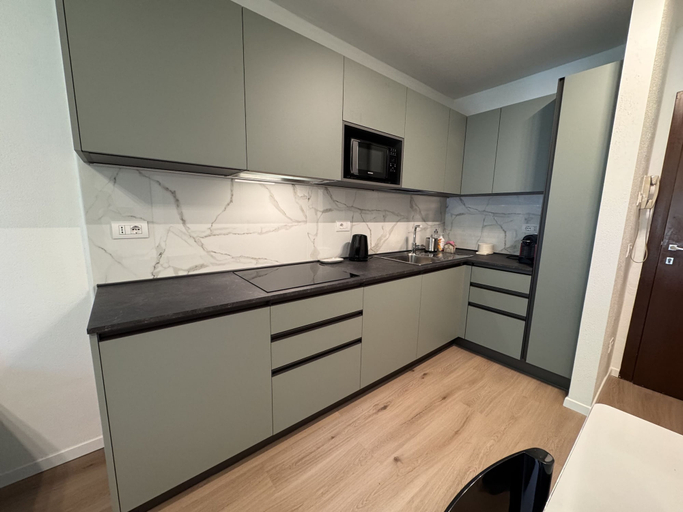 Room 4, 077 Moderno Monolocale Giustino, Trento