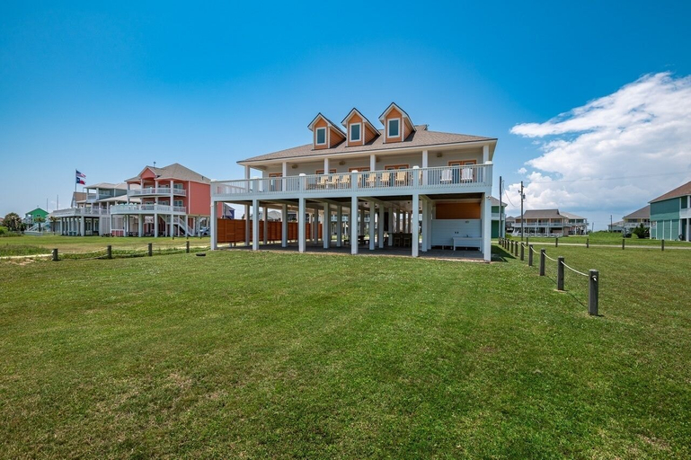 Exterior 2, Beach Don't Kill My Vibe 4 Bedroom Home by RedAwning, Galveston