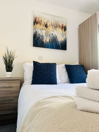 Room 5, Spacious and Comfortable 2-bed Flat, Southampton