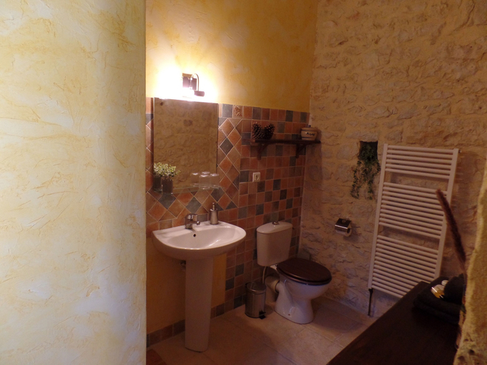 Bathroom 3, Mas Laborde, Lot