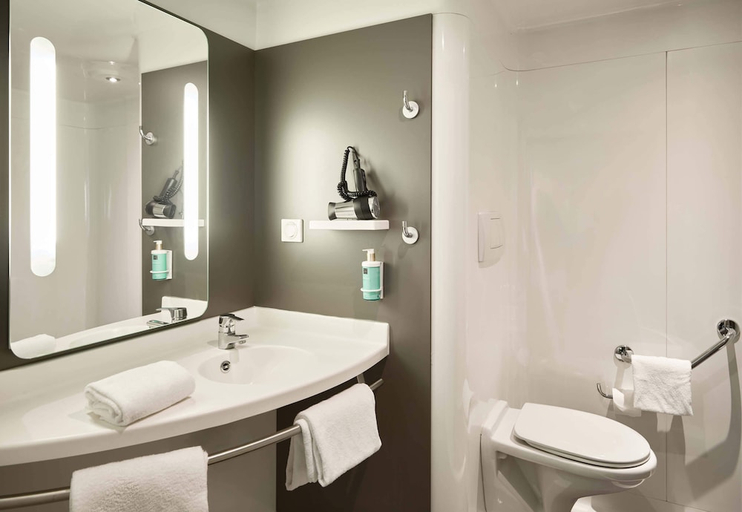 Bathroom 4, B&B HOME Vélizy, Yvelines