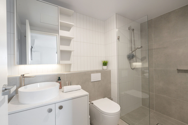 Bathroom 4, Modern 2-bed Apartment With Premium Amenities, Canberra