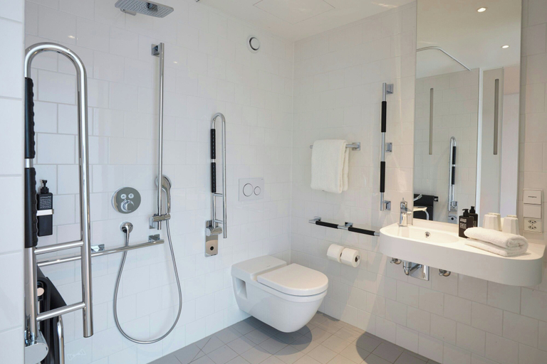 Bathroom 5, citizenM Zürich, Zürich