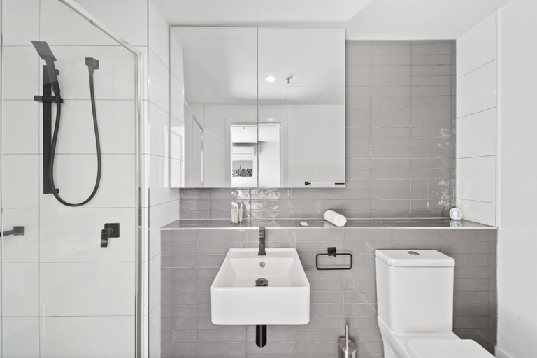 Bathroom 2, Bright 2-bed Apartment With Scenic Balcony, Canberra