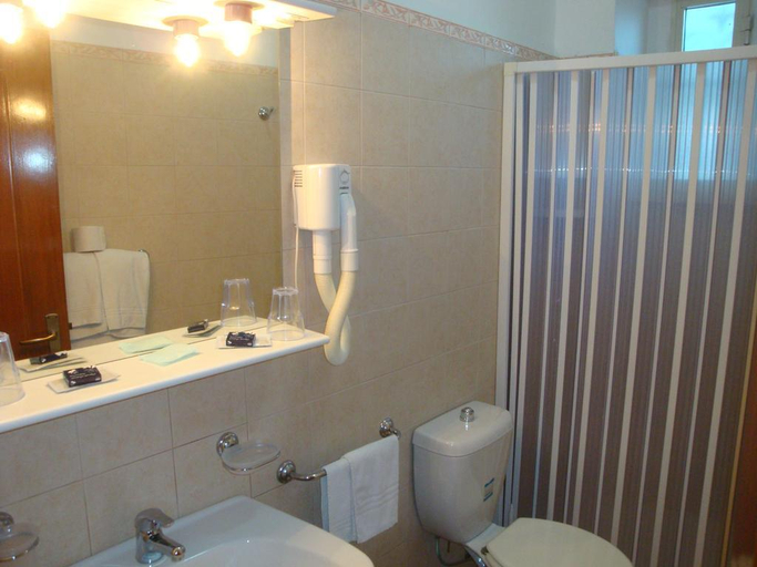 Bathroom 3, Nike Hotel, Messina