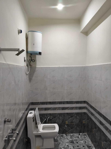 Bathroom 5, Krishna Residency By Vrindavan Stays, Mathura