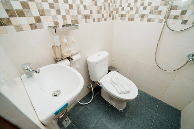 Bathroom 5, Padma Amita Ambarrukmo, Sleman