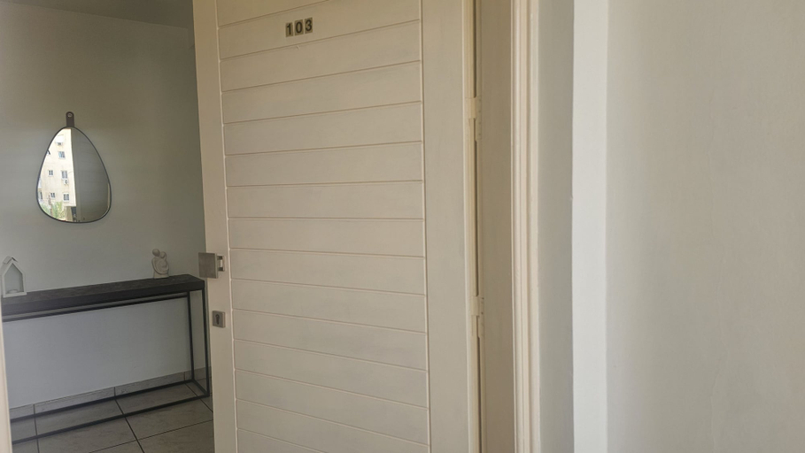 Room 4, 53 NIC - Stay Elion Apartment