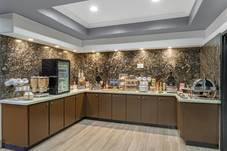 Food & Drinks 5, Best Western Plus North Houston Inn & Suites, Houston