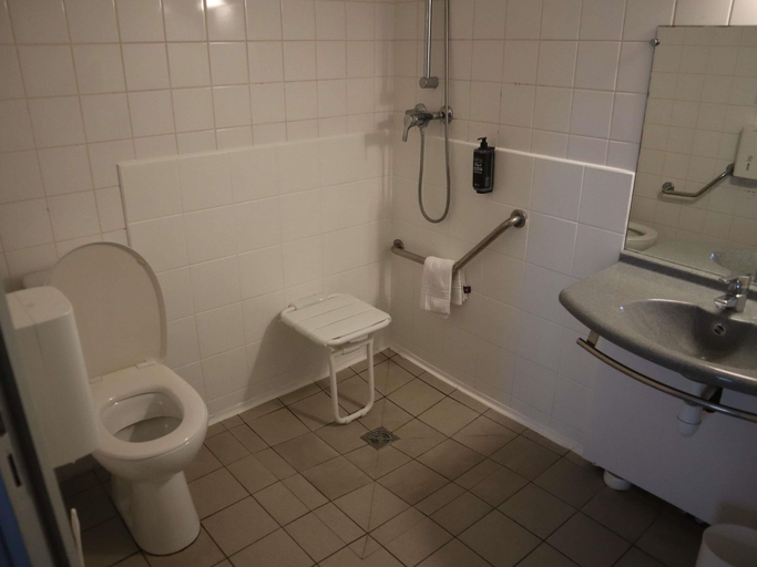 Bathroom 4, ibis budget Boulogne-sur-Mer Centre les Ports, Pas-de-Calais