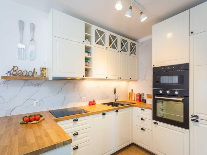2, Apartment with shared swimming pool, Ližnjan