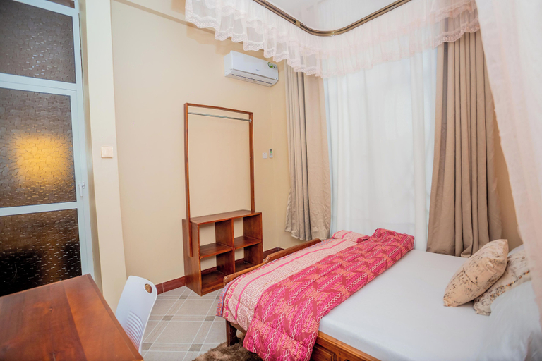 Room 3, Volunteer Hostel, Moshi Urban