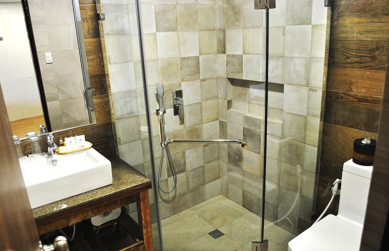 Bathroom 4, Altamare Dive and Leisure Resort Anilao, Mabini