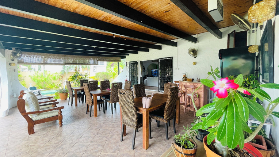 Food & Drinks 5, Villa Caballero Luxury Chalets