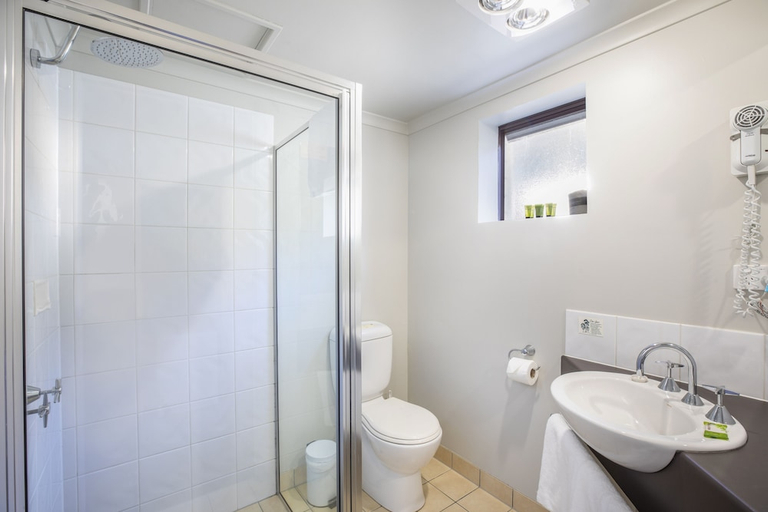 Bathroom 4, Nightcap at Riverside Hotel, West Tamar - Pt A
