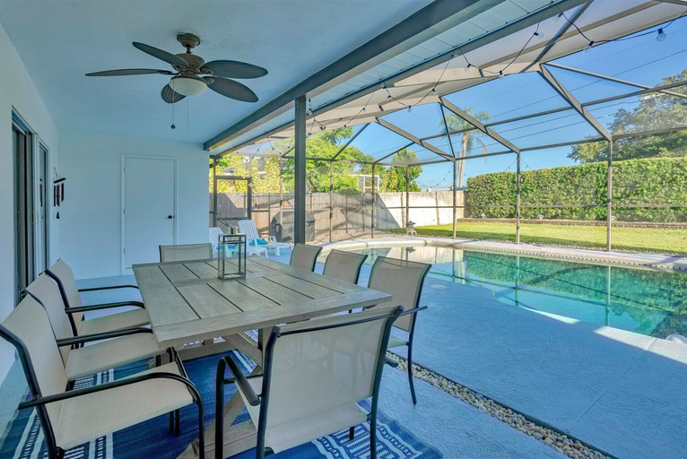 Room 2, Light Sand With Heated Pool, Pinellas