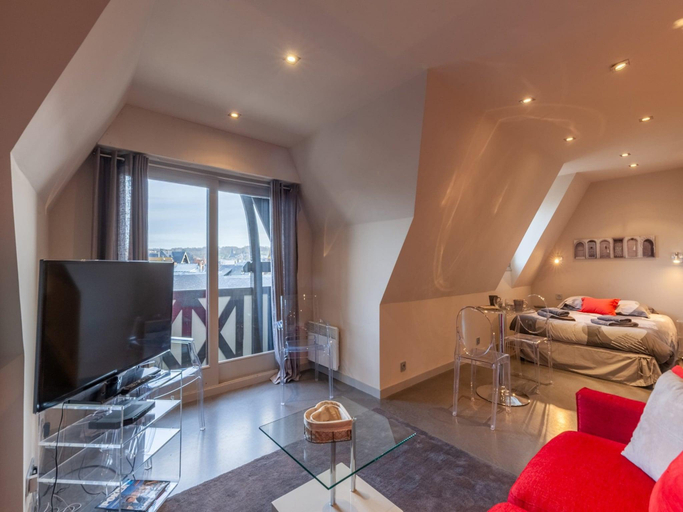 Others 5, Apartment with parking on Place de Morny, Calvados